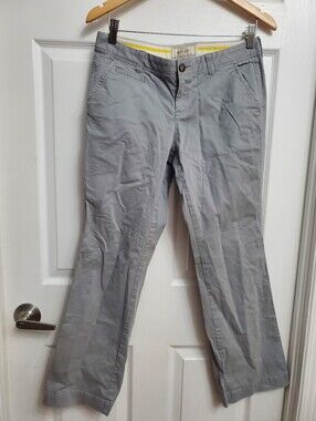 Old Navy Perfect Boot-Cut Grey Khaki Pants Low-Rise - SHORT SIZE 6